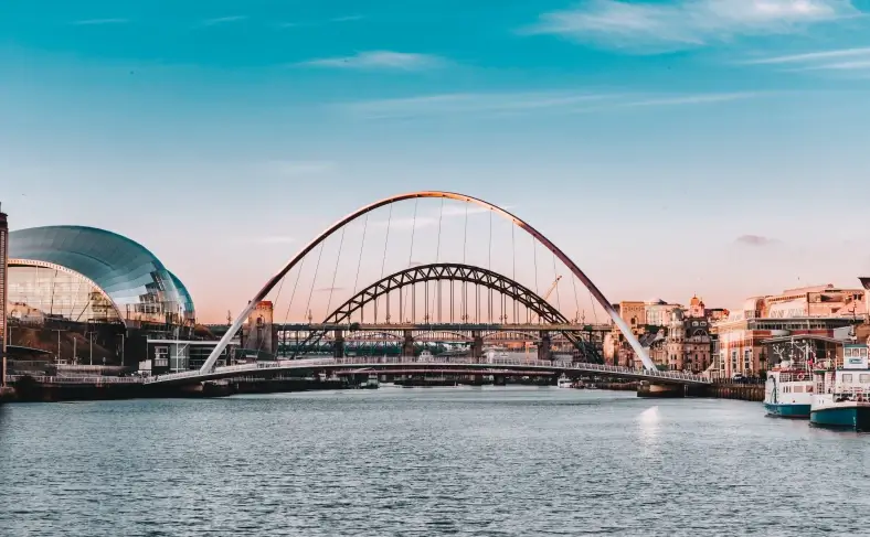 На изображении, Мост Тысячелетия, Лондон Гарри Поттера