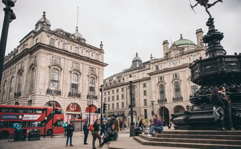 На изображении, Площадь Пикадилли, Лондон Гарри Поттера