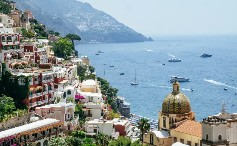 На изображени, вид на побережье Поситано, Амальфитанское побережье фото