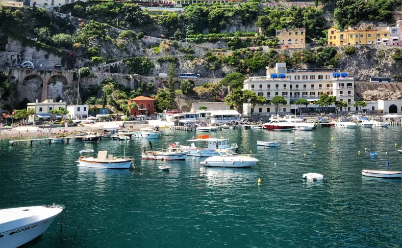На изображени, побережье Салерно, Амальфитанское побережье фото