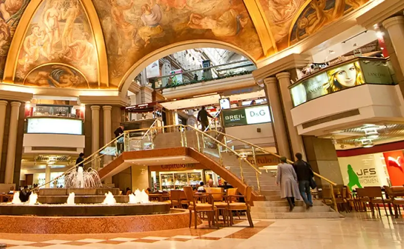 На изображении, один из популярных торговых центров в Аргентине, Аргентина фото