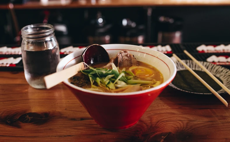 На изображении, одно из традиционной блюд во Вьетнаме, Вьетнам фото